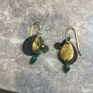 Green gold earrings